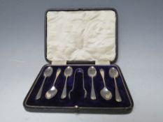 A HALLMARKED SILVER SET OF SIX TEASPOONS AND A PAIR OF SUGAR NIPS - SHEFFIELD 1918