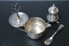 A HALLMARKED SILVER SMALL CREAM JUG - LONDON 1899, approx weight 55.5g, together with a