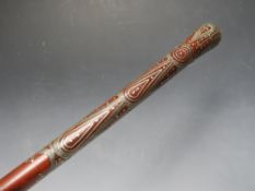 A 19TH CENTURY WALKING CANE WITH SILVER PIQUE WORK DECORATION TO THE UPPER SECTION, overall L 87 cm