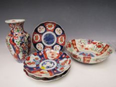 THREE JAPANESE IMARI PATTERN PLATES, Dia. 21 cm, together with a bowl - Dia. 25 cm, and a vase - H