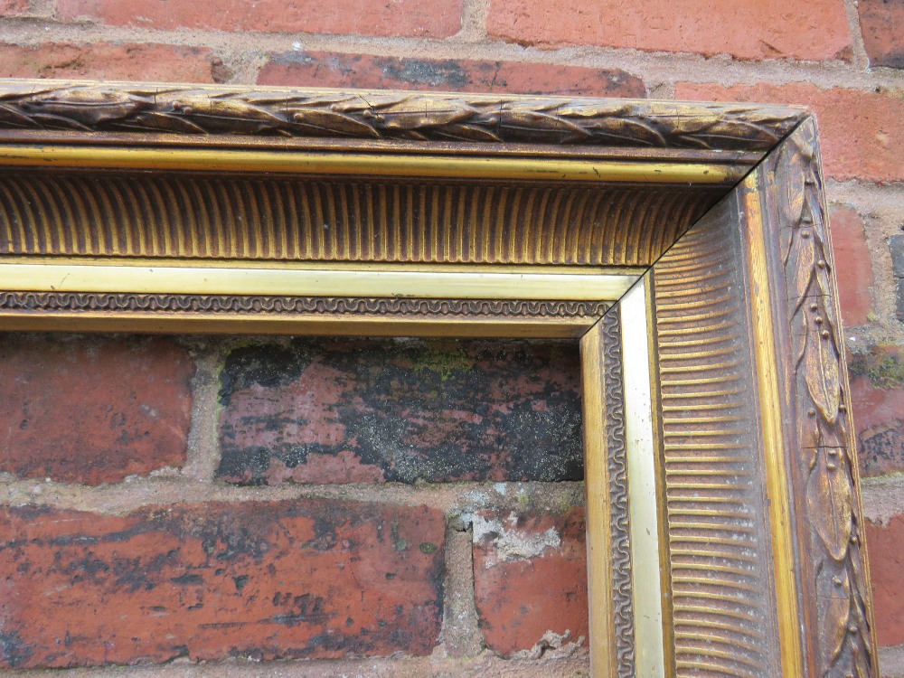 A GILT RECTANGULAR PICTURE FRAME, with acanthus moulded detail, rebate 83 x 57 cm - Image 2 of 4