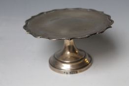 A SMALL HALLMARKED SILVER COMPORT BY HAWKSWORTH EYRE & CO LTD - SHEFFIELD 1902, approx weight