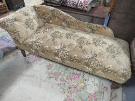 A VINTAGE UPHOLSTERED CHAISE LONGUE