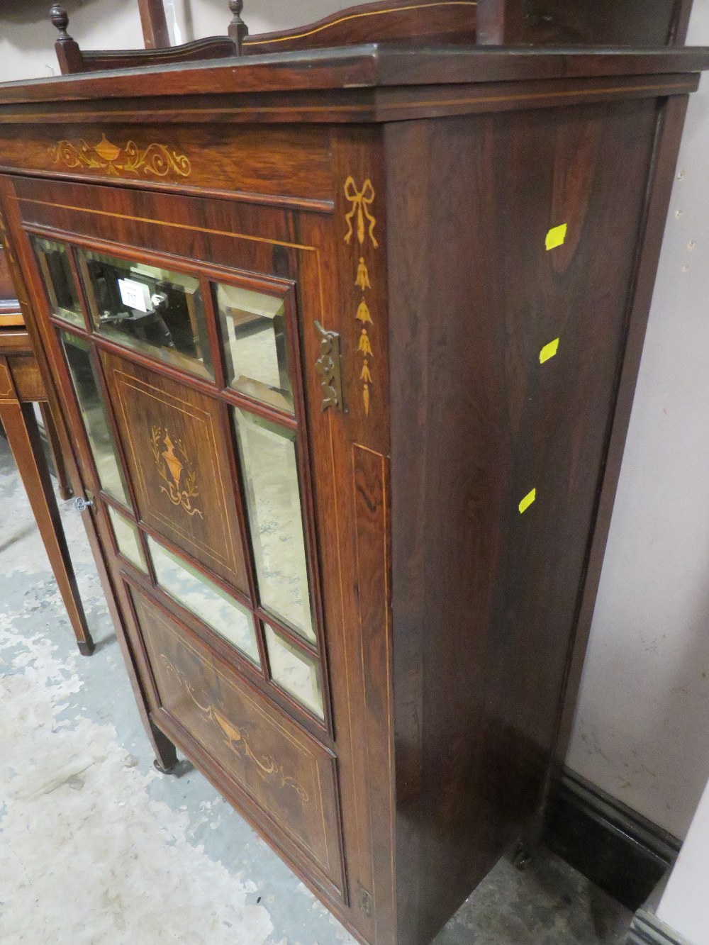 AN EDWARDIAN ROSEWOOD AN INLAID MUSIC CABINET - Image 6 of 8