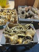 THREE BOXES OF ASSORTED CURTAIN GILT FITTINGS AND A BRASS FENDER