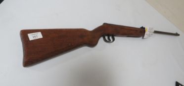 GECADO MODEL 25 VINTAGE AIR RIFLE . 177 CAL' GERMAN MADE. 15 3/4 HINGED BARREL, FRONT B;LADE SLIGHT,