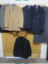 A SELECTION OF VINTAGE GENTS COATS, JACKETS AND SUITS TO INCLUDE AN 'OLIVER' CASHMERE BLEND CAMEL