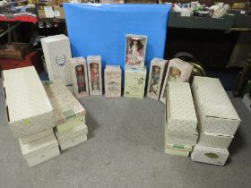 A LARGE QUANTITY OF BOXED COLLECTORS DOLLS TO LEONARDO AND ROYAL HEIRLOOM EXAMPLES