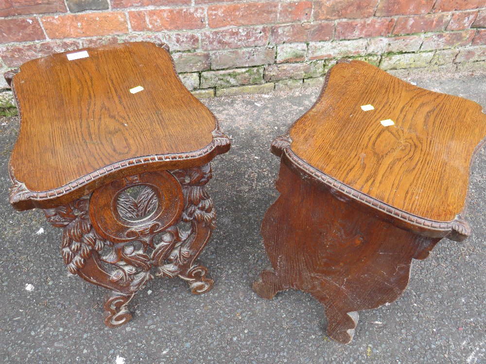 A PAIR OF UNUSUAL CARVED OAK VINTAGE STOOLS - Image 5 of 5