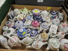 SMALL TRAY OF NOVELTY COLLECTABLE MINIATURE TEA POTS