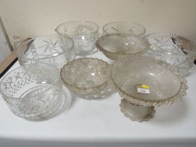 A SELECTION OF VINTAGE GLASS BOWLS, COMPORT ETC