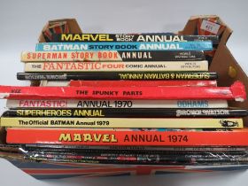 A BOX OF ASSORTED ANNUALS TO INCLUDE MARVEL