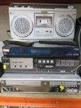 A SELECTION OF FOUR AUDIO / VISUAL ITEMS TO INCLUDE A DAEWOO VHS RECORDER AND SONY AMPLIFIER,