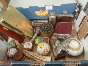 A TRAY OF COLLECTABLES TO INCLUDE HIP FLASK ETC