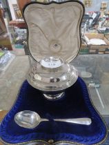 A HALLMARKED BRITANNIA STANDARD SILVER CASED TRAVELLING COMMUNION SET, the bowl having a hammered