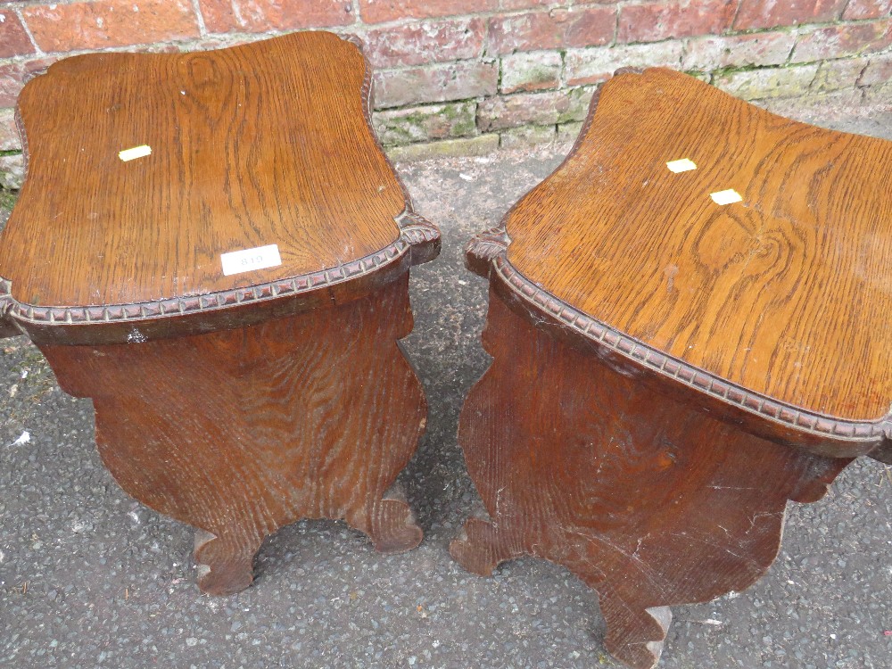 A PAIR OF UNUSUAL CARVED OAK VINTAGE STOOLS - Image 3 of 5