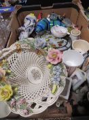 A TRAY OF ASSORTED CERAMICS TO INCLUDE A BLUE/WHITE FIGURE