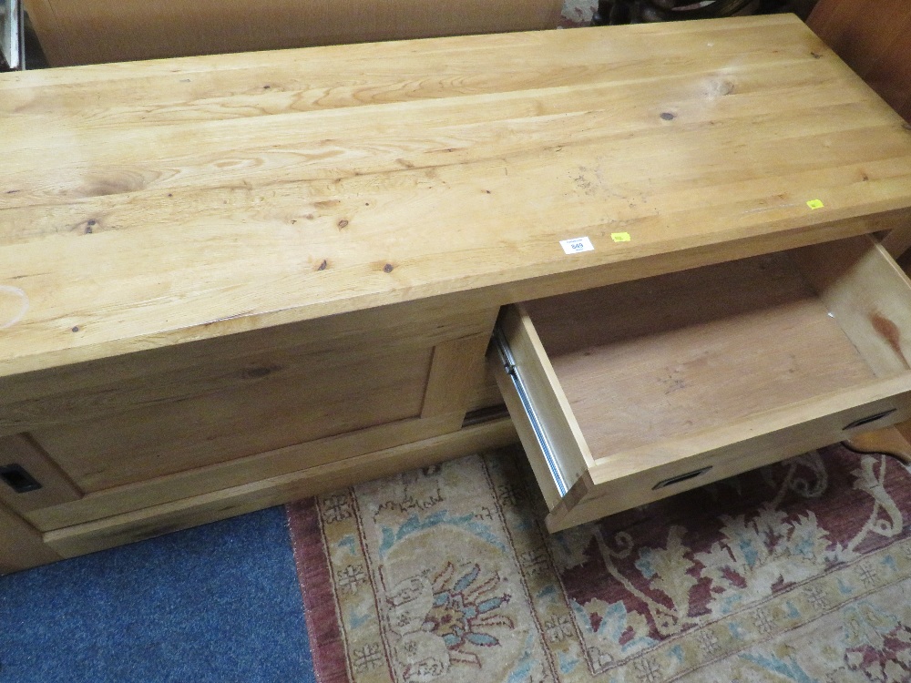 A HEAVY OAK MEDIA CABINET A/F - Image 2 of 2