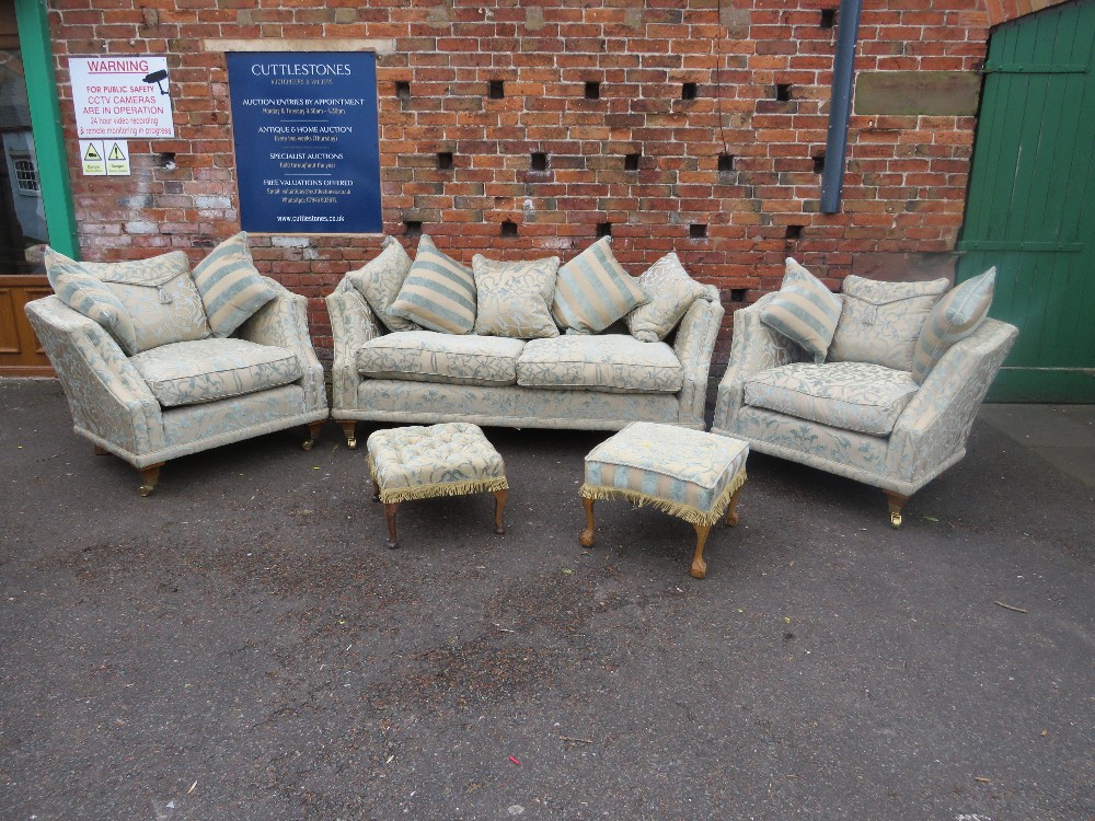 A GOOD QUALITY UPHOLSTERED SILK 3 PIECE SUITE AND 2 STOOLS - Image 11 of 25