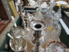 A TRAY OF GLASS AND SILVER PLATED WARE TO INCLUDE CANDLESTICKS AND DECANTER