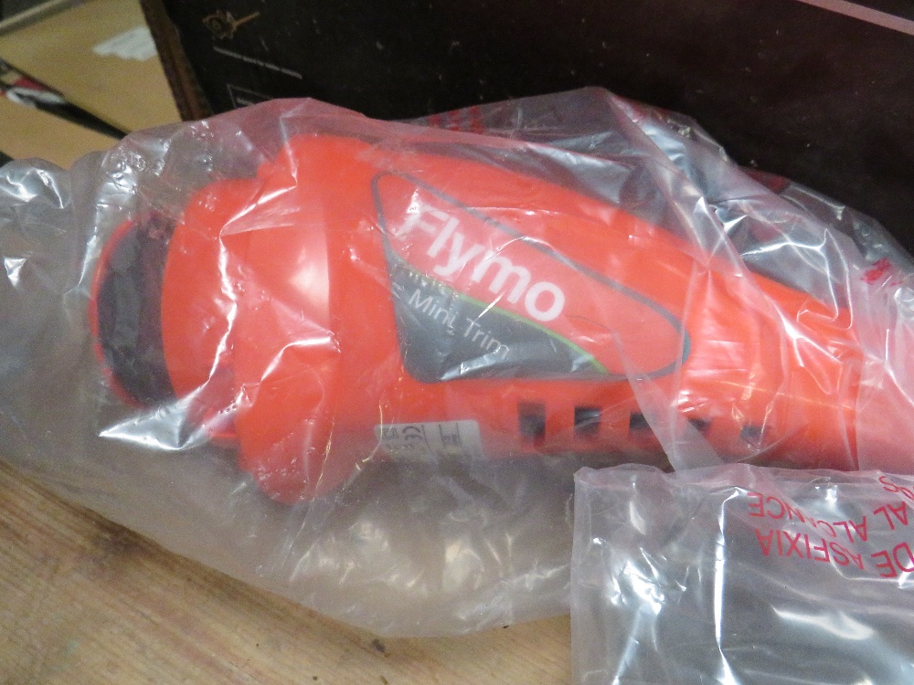 A BOXED TITAN ELECTRIC HEDGE TRIMMER - Image 2 of 3