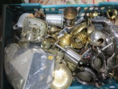 A TRAY OF ASSORTED METAL WARE