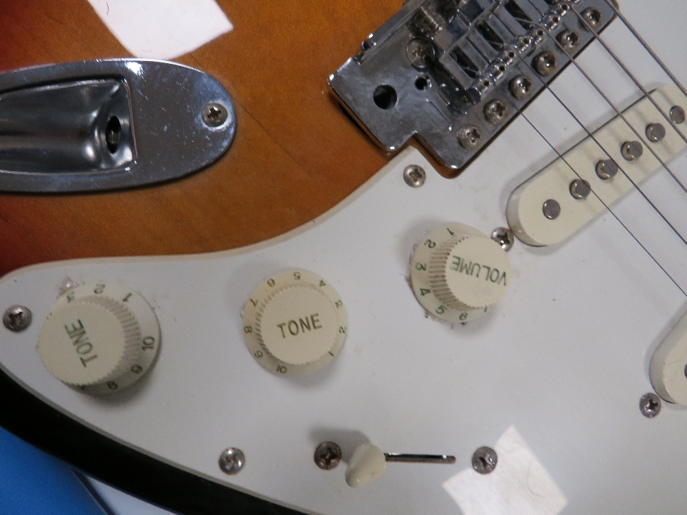 A SQUIRE BY FENDER STRAT ELECTRIC GUITAR - Image 5 of 5