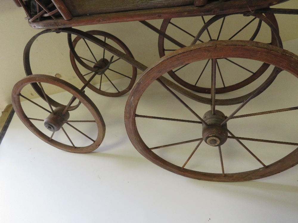 A VINTAGE WICKER PET CARRIER TOGETHER WITH A VINTAGE STYLE DOLLS PRAM (2) - Image 6 of 6