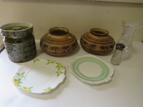 A TRAY OF CERAMICS ETC TO INCLUDE A GREEN PORTMEIRION TOTEM CRACKER BARREL