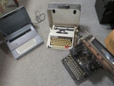 THREE VINTAGE TYPEWRITER'S TO INCLUDE A ROYAL EXAMPLE