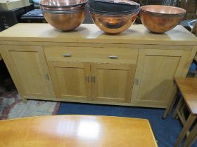 A MODERN LIGHT OAK EFFECT SIDEBOARD - W 181 CM