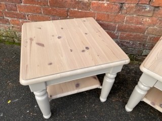 A PAIR OF FARROW & BALL UP CYCLED DUCAL PINE LAMP / SIDE TABLES - APPROX 57 X 57 CM, H 50 CM - Image 3 of 8