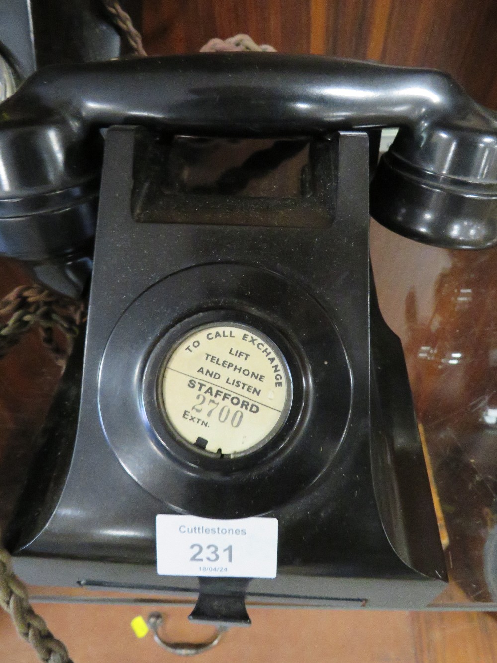 FOUR ASSORTED VINTAGE TELEPHONES TOGETHER WITH A PACKET OF DIALS - Image 4 of 5