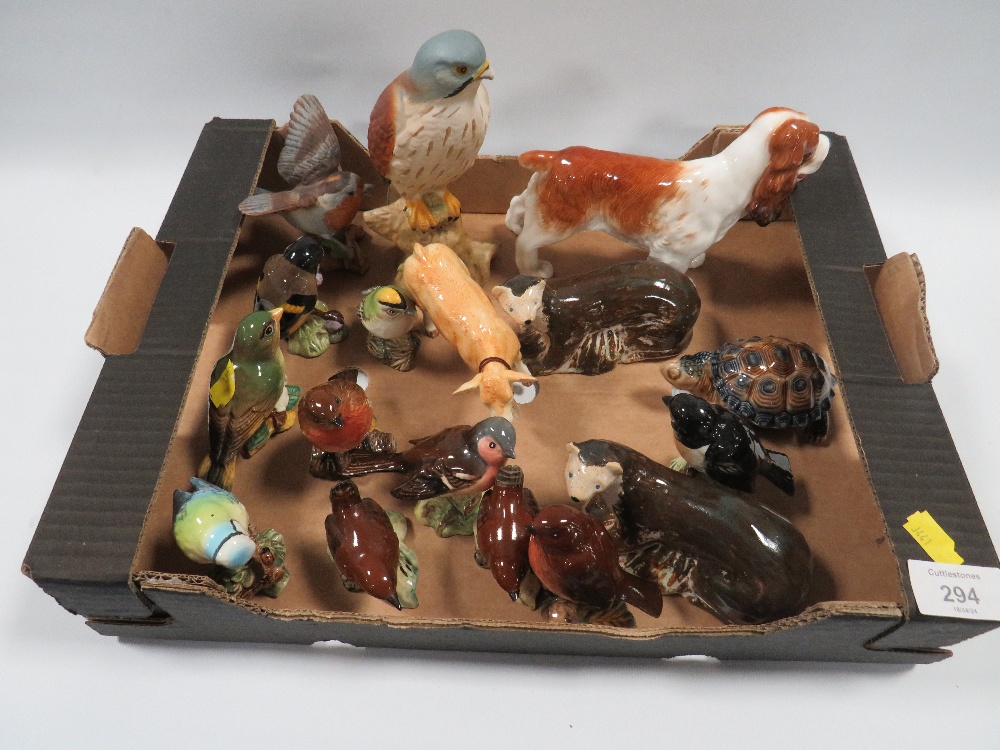 A SELECTION OF CERAMIC ANIMALS TO INCLUDE BESWICK BIRDS - Image 2 of 5