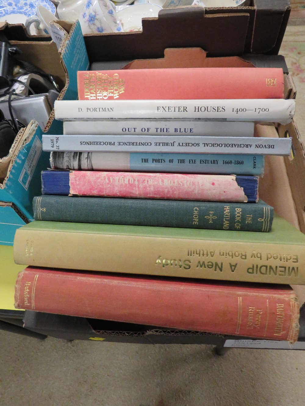 A SMALL TRAY OF BOOKS TO INCLUDE THE BOOK OF HEARTLAND AND VARIOUS SOUTHERN ENGLAND EXAMPLES