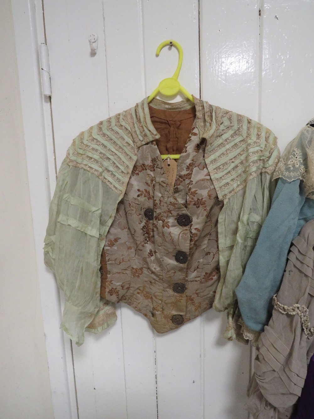 A COLLECTION OF EARLY 20TH CENTURY VINTAGE LADIES CLOTHING, COMPRISING MAINLY TOPS (APPROX 16) - Image 2 of 8