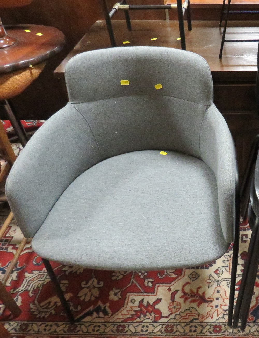 A SET OF FOUR MODERN BLACK PLY EFFECT STACKING CHAIRS TOGETHER WITH A MODERN ARMCHAIR - Bild 2 aus 2