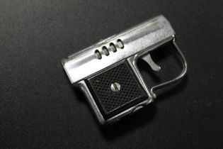 A VINTAGE NOVELTY CIGARETTE IN THE FORM OF A PISTOL