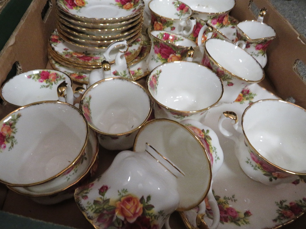 TWO TRAYS OF ROYAL ALBERT OLD COUNTRY ROSES TEA / COFFEE WARE - Image 4 of 7