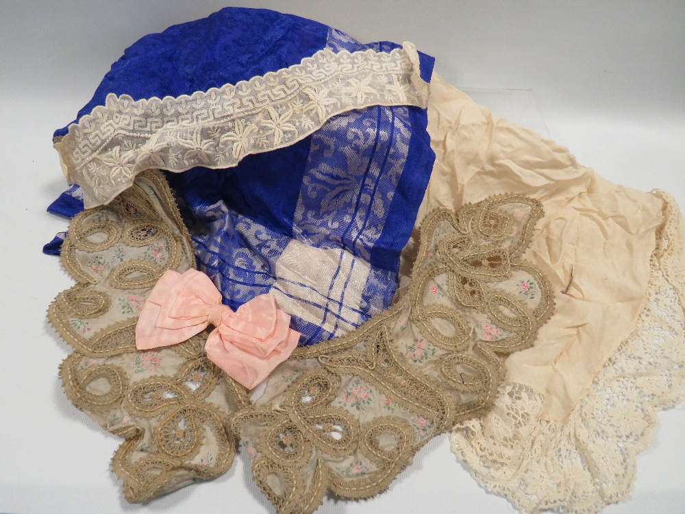 TWO TRAYS OF EARLY 20TH CENTURY ANTIQUE LACE ITEMS AND CLOTHING ACCESSORIES TO INCLUDE A SELECTION - Image 5 of 7