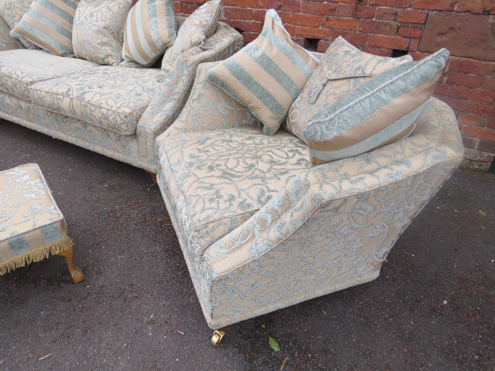 A GOOD QUALITY UPHOLSTERED SILK 3 PIECE SUITE AND 2 STOOLS - Image 17 of 25