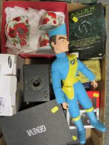 A TRAY OF COLLECTABLE'S TO INCLUDE A RONSON LIGHTER , CIGARETTE TIN, THUNDERBIRDS FIGURE ETC