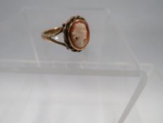 A HALLMARKED 9 CARAT GOLD CAMEO RING approx weight 3.1g
