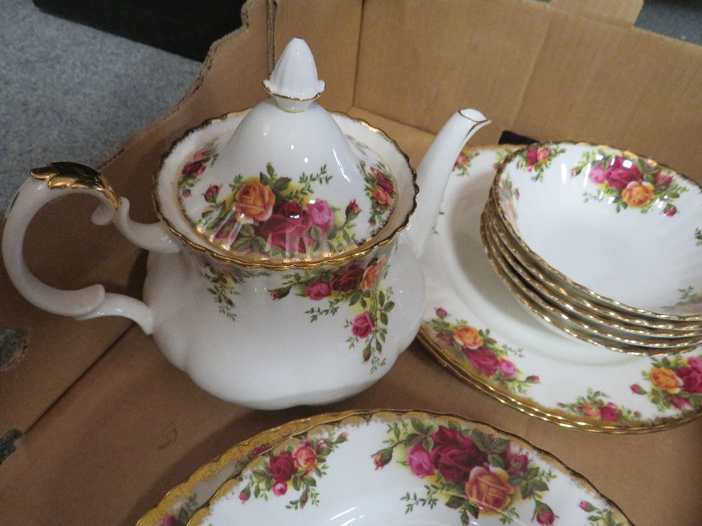 TWO TRAYS OF ROYAL ALBERT OLD COUNTRY ROSES TEA / COFFEE WARE - Image 2 of 7