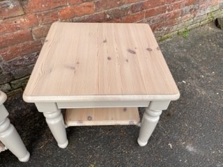 A PAIR OF FARROW & BALL UP CYCLED DUCAL PINE LAMP / SIDE TABLES - APPROX 57 X 57 CM, H 50 CM - Image 4 of 8