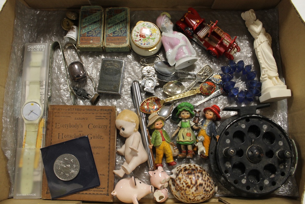A SMALL TRAY OF COLLECTABLES TO INCLUDE JACK DANIELS LIGHTER, PORCELAIN KEWPIE STYLE DOLL, COIN,