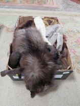 A TRAY OF VINTAGE FUR STOLES / COLLARS TO INCLUDE A FOX FUR STOLE ETC