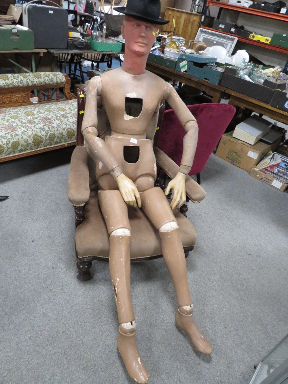 A VINTAGE ARTICULATED MANNEQUIN A/F
