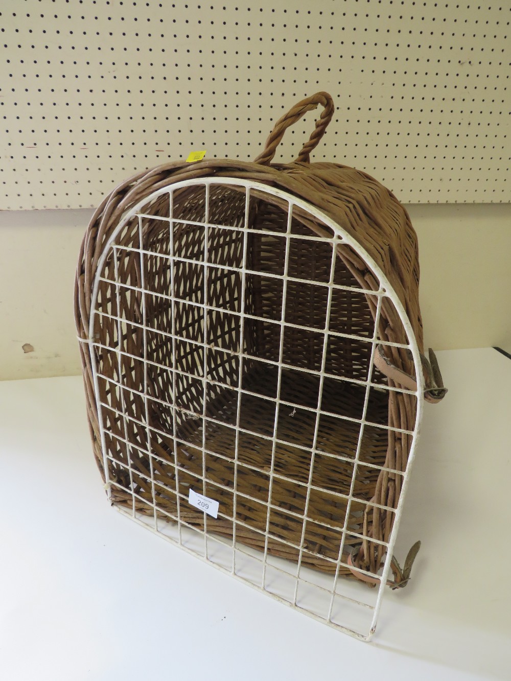 A VINTAGE WICKER PET CARRIER TOGETHER WITH A VINTAGE STYLE DOLLS PRAM (2) - Image 2 of 6