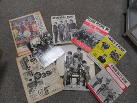 A BOX OF MUSIC MEMORABILIA TO INCLUDE POSTERS MAGAZINES ETC